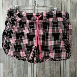 Secret treasures large pink and black plaid shorts